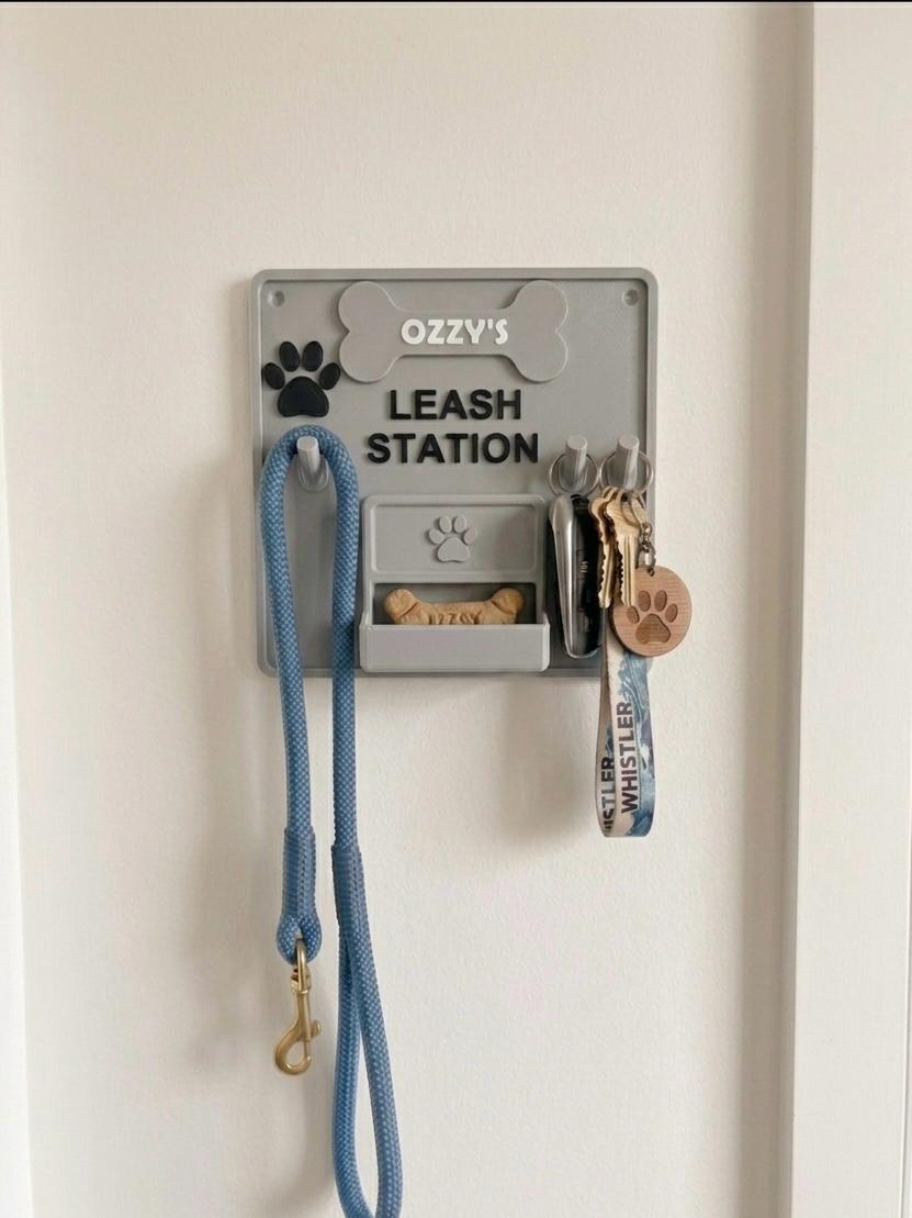 Pet Leash Station - Add your pet's name and pick your color!