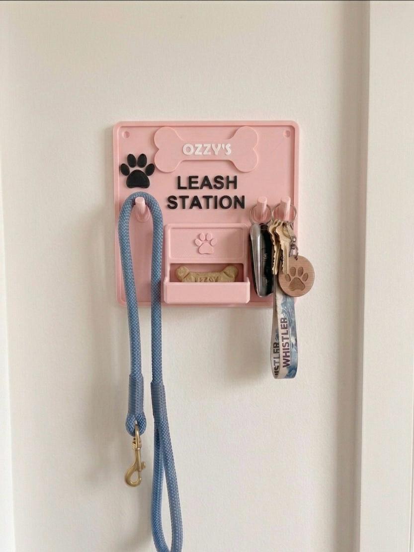 Pet Leash Station - Add your pet's name and pick your color!