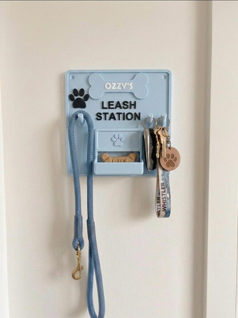 Pet Leash Station - Add your pet's name and pick your color!