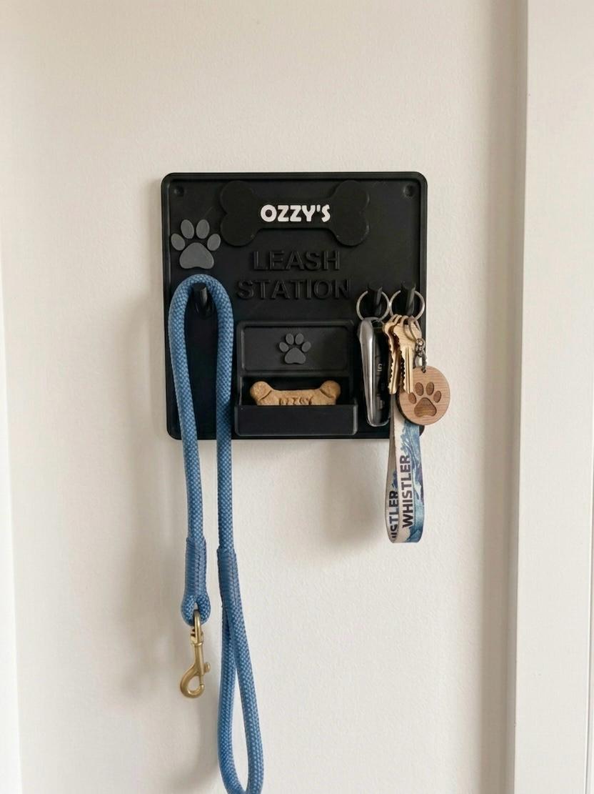 Pet Leash Station - Add your pet's name and pick your color!